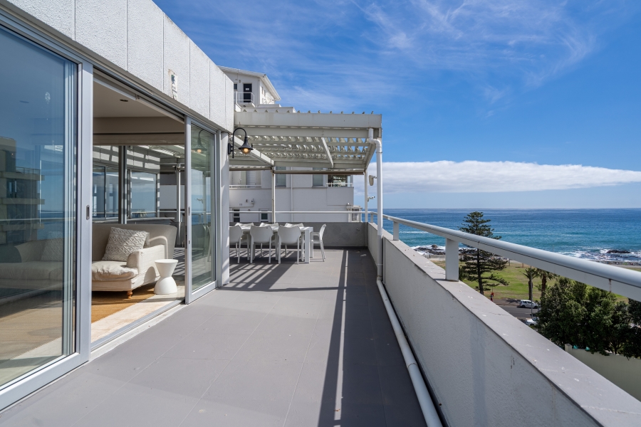 2 Bedroom Property for Sale in Sea Point Western Cape